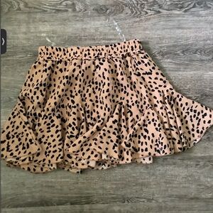 Spotted taupe skirt